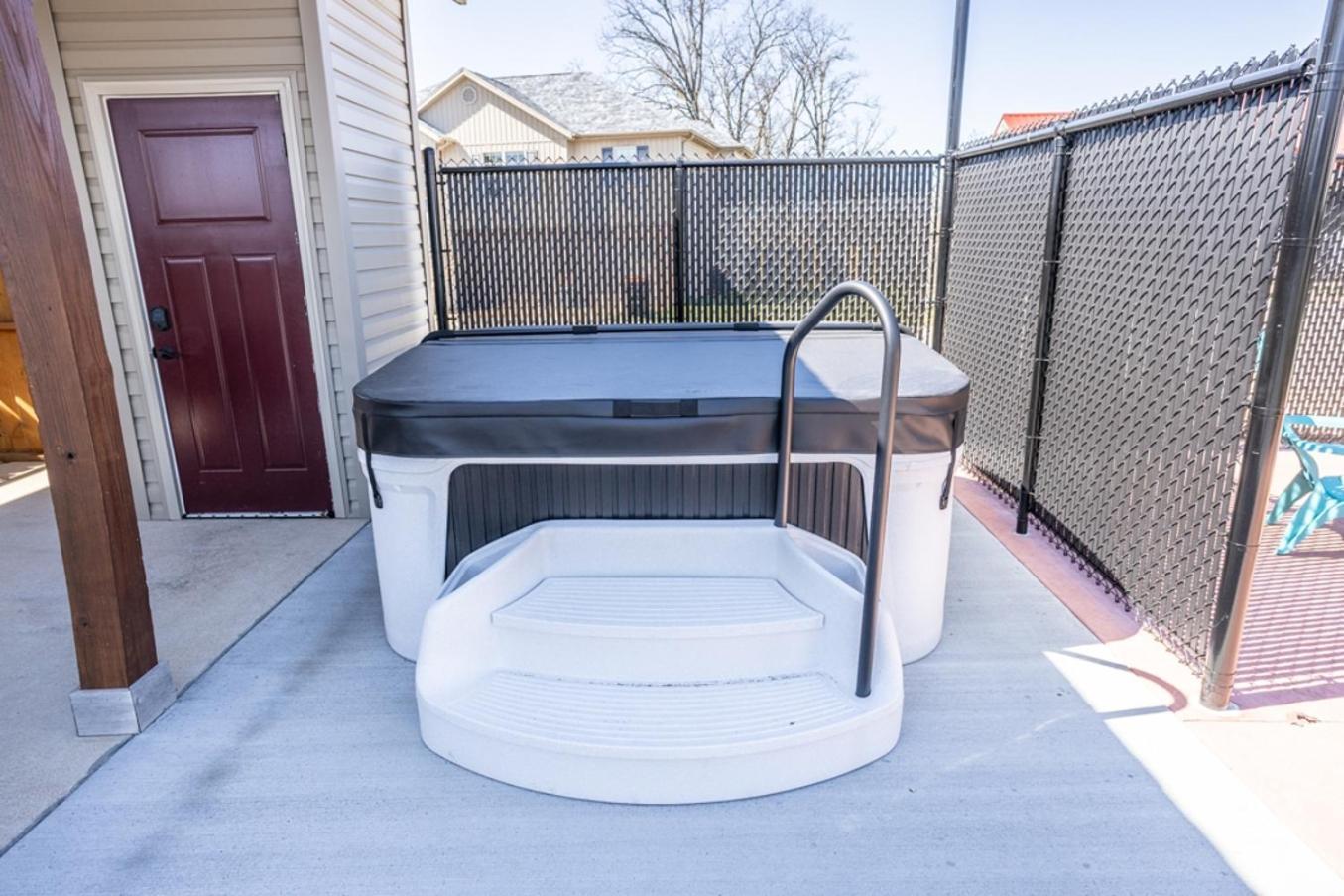 Tiny Home With Hot Tub Near Ft Leonard Wood! Waynesville 外观 照片